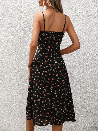 Robe Longue à Pois Femme en rouge avec bretelles fines et fente, conçue dans une matière douce.